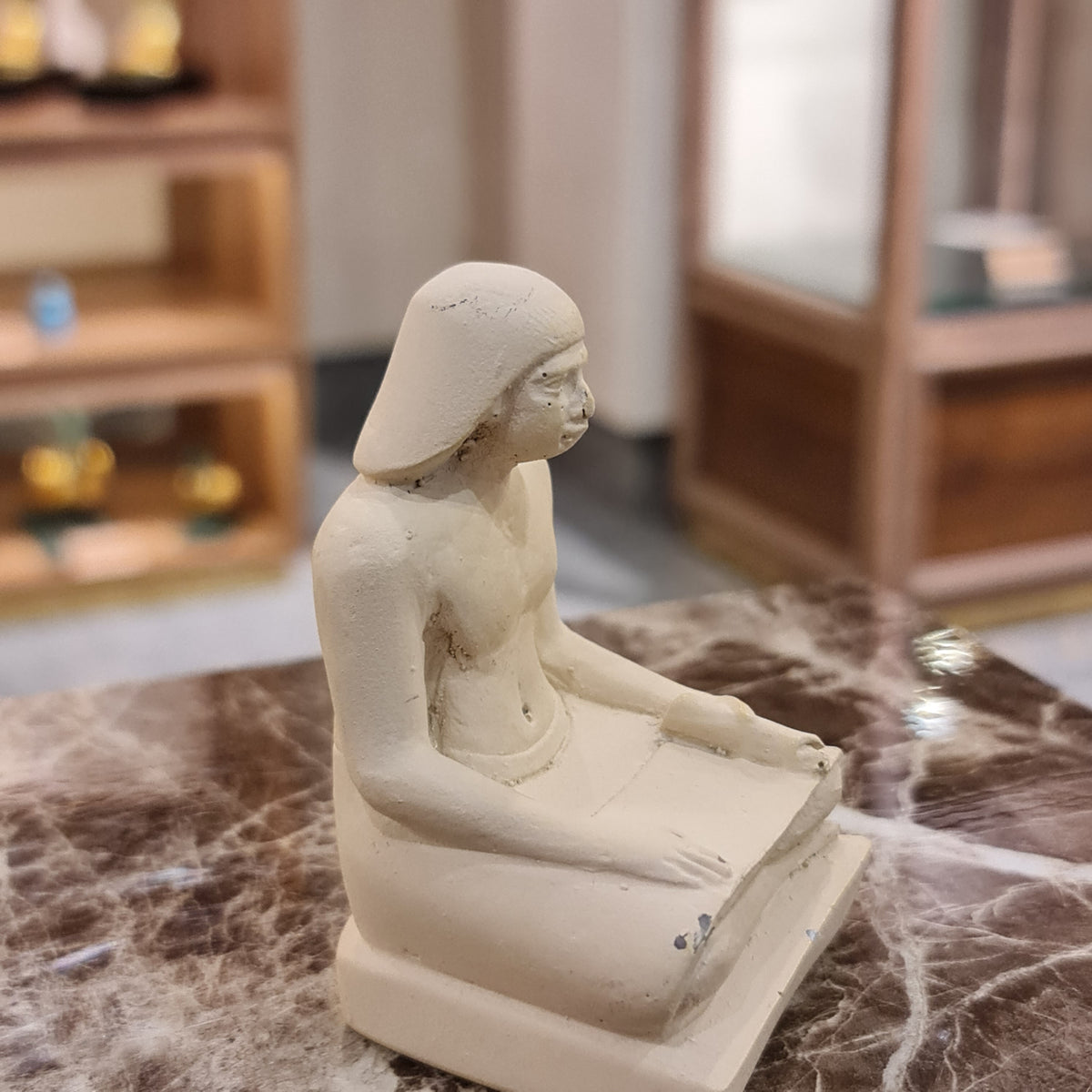 Seated scribe statue museum reproduction, Style 2, side profile