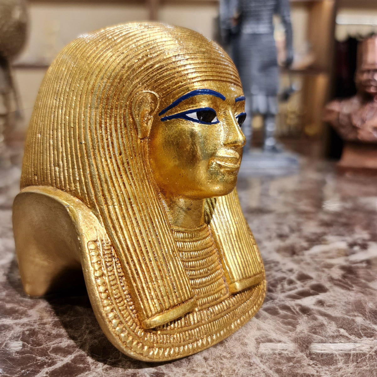 Museum reproduction of the funerary mask of Yuya, front view
