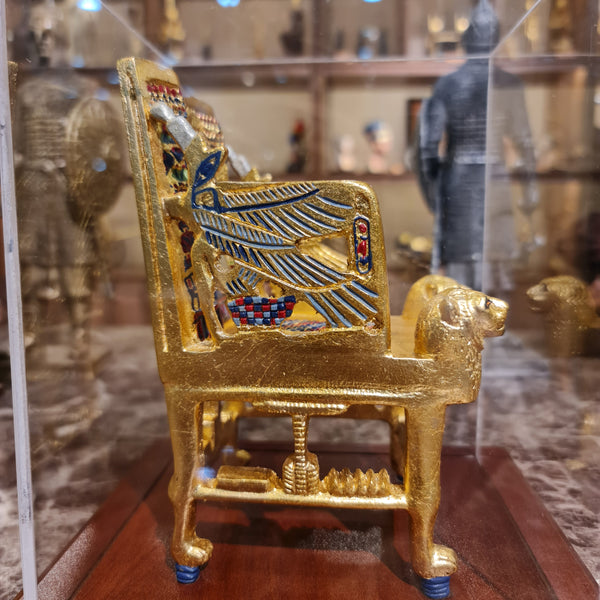 Golden Throne of Tutankhamun, Plexiglass