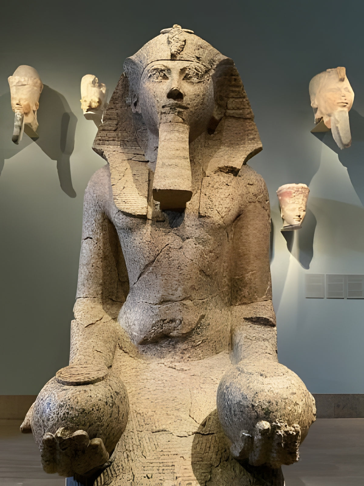 Egyptian Pharaoh Kneeling King Statue