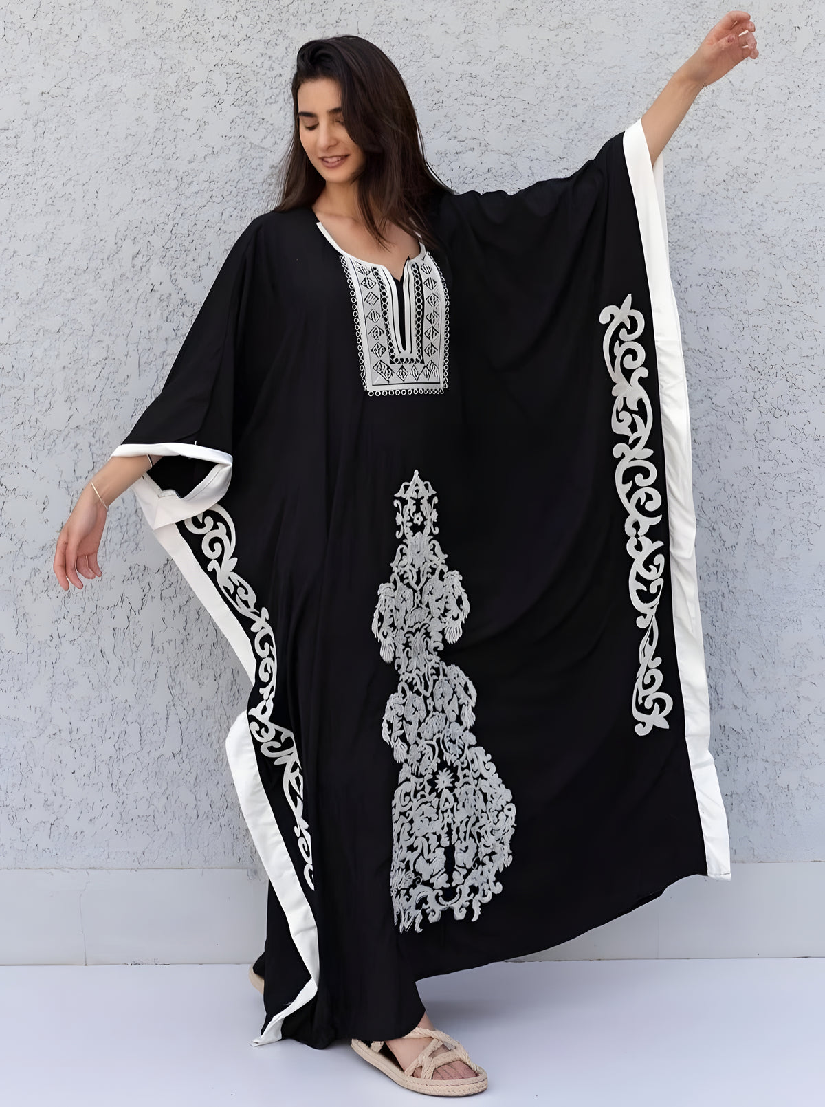 Elegant Black Plus-Size Embroidered Kaftan — Loose-Fit Bohemian Caftan