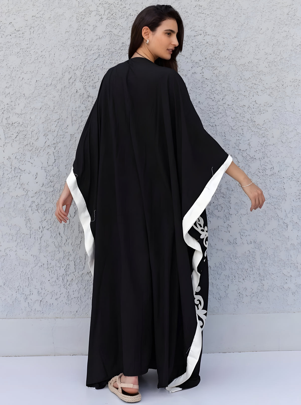 Elegant Black Plus-Size Embroidered Kaftan — Loose-Fit Bohemian Caftan