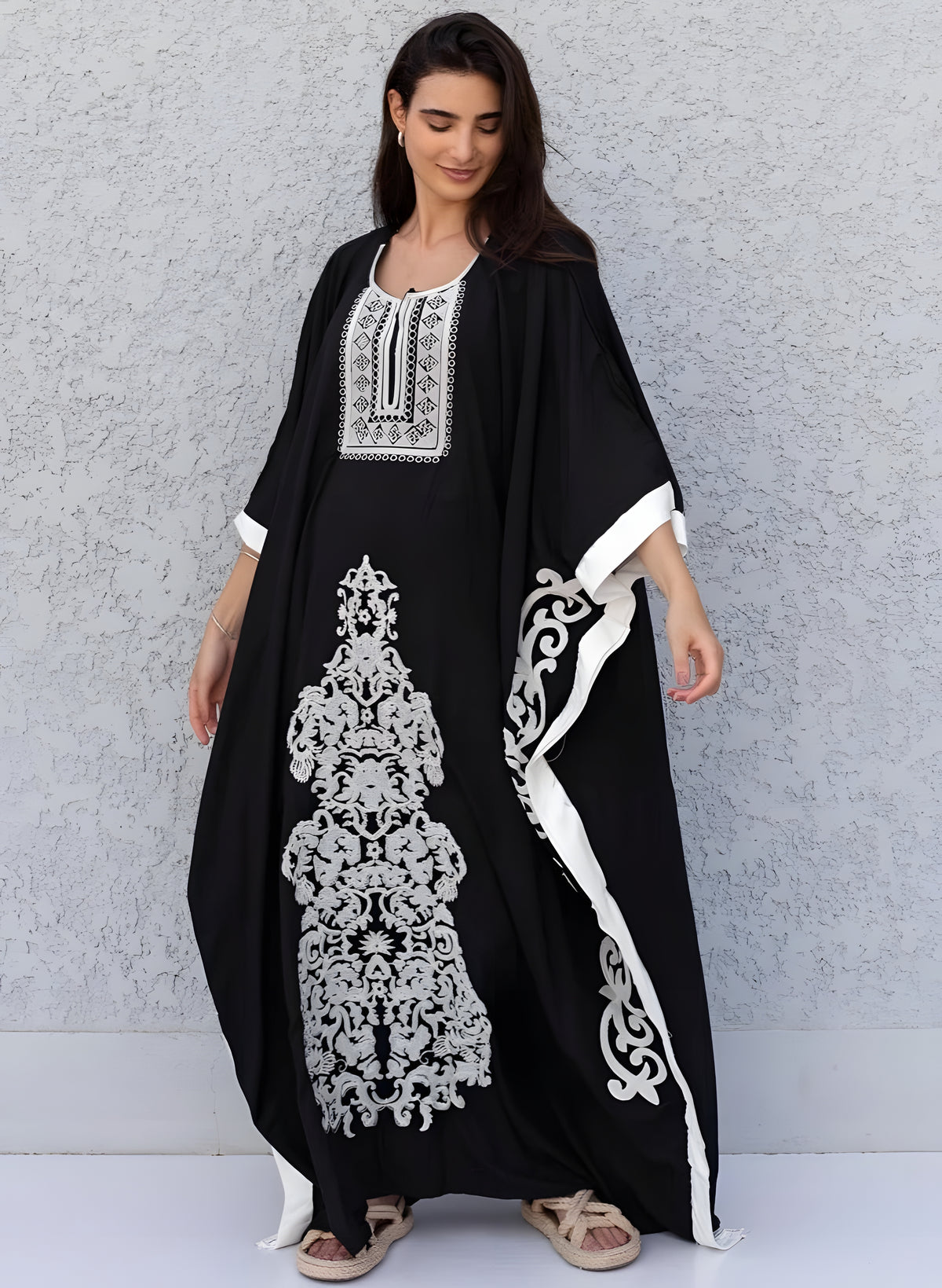 Elegant Black Plus-Size Embroidered Kaftan — Loose-Fit Bohemian Caftan