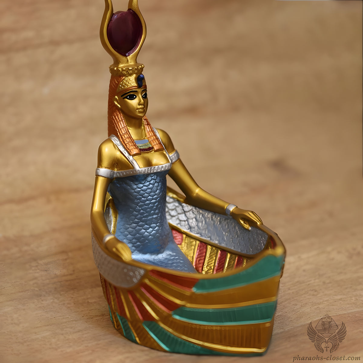 Isis statue box in black color option