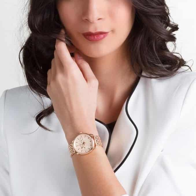 Women display picture 1